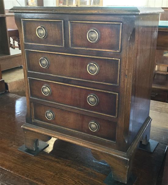 Small chest of drawers